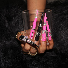 Bikini Sexy Black And Pink Sttileto Nails H44-1248